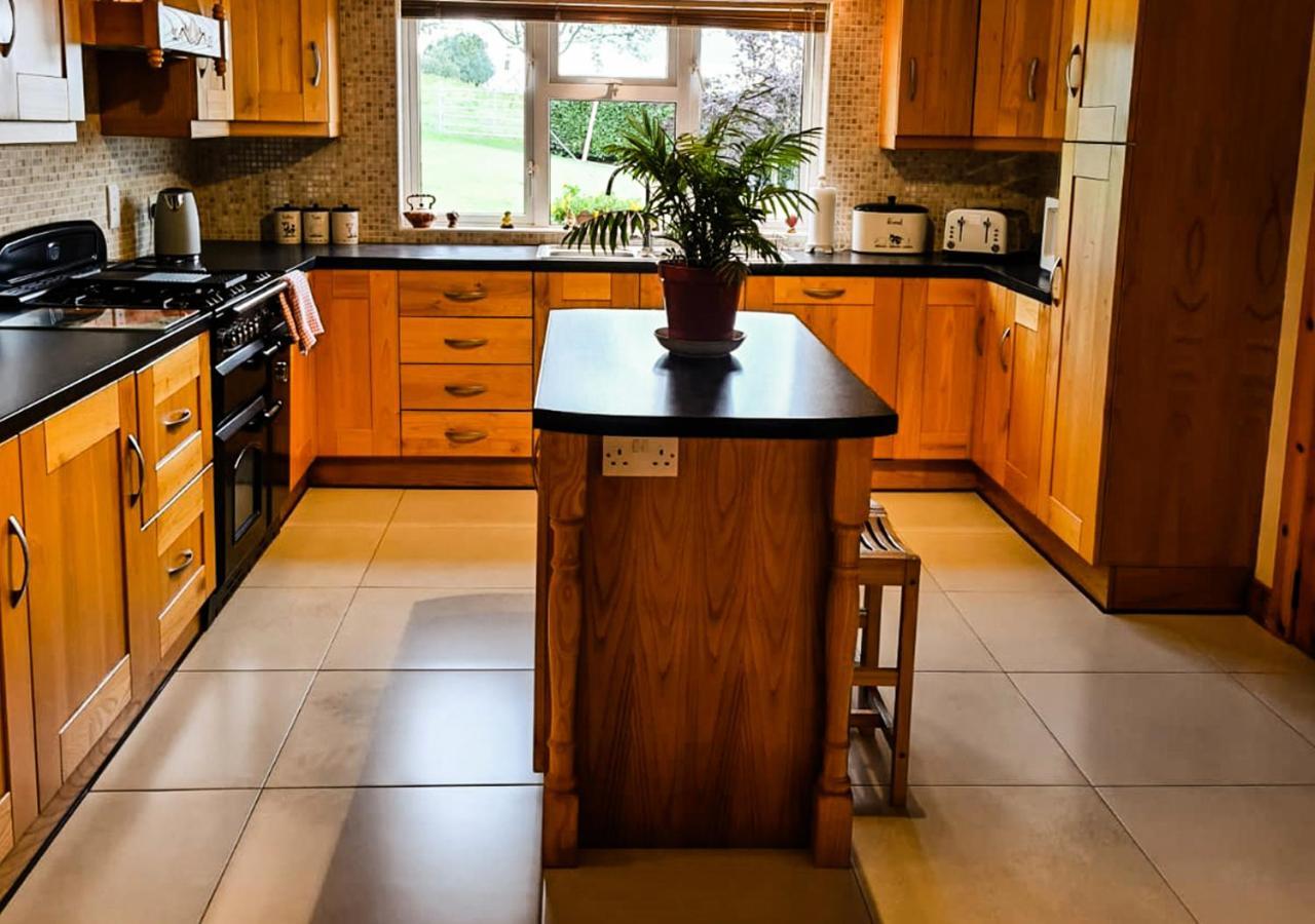 Moat Holiday Rental Lisnaskea Екстер'єр фото