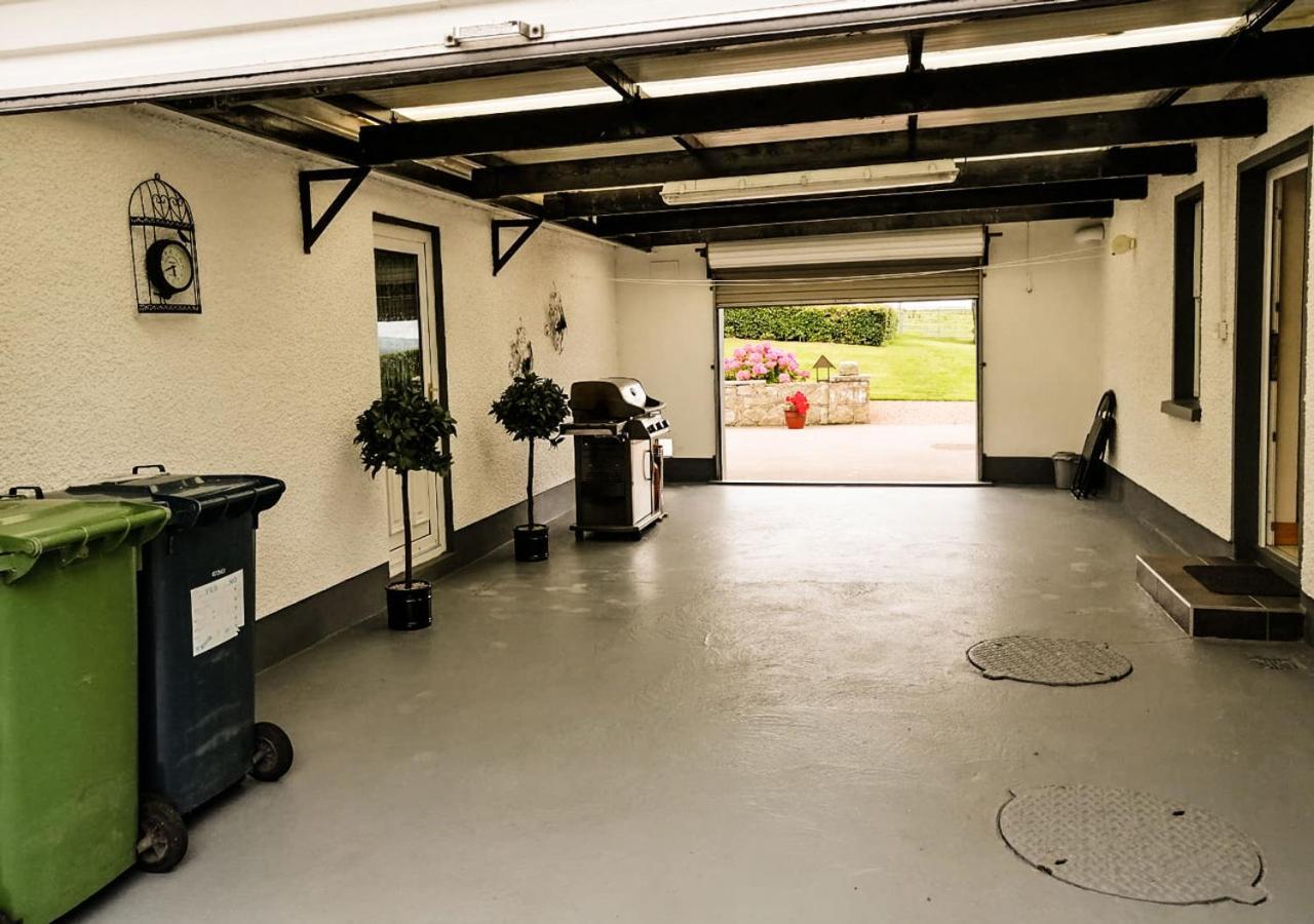 Moat Holiday Rental Lisnaskea Екстер'єр фото